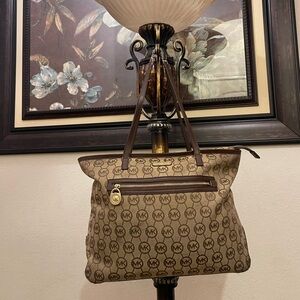 Michael Micael Kors please check all picture of condition